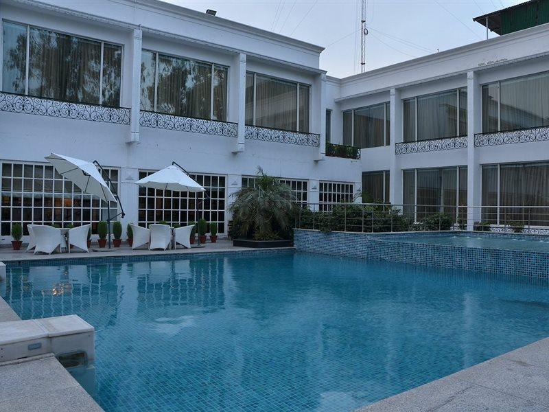 Country & By Radisson, Delhi Satbari Station touristique New Delhi