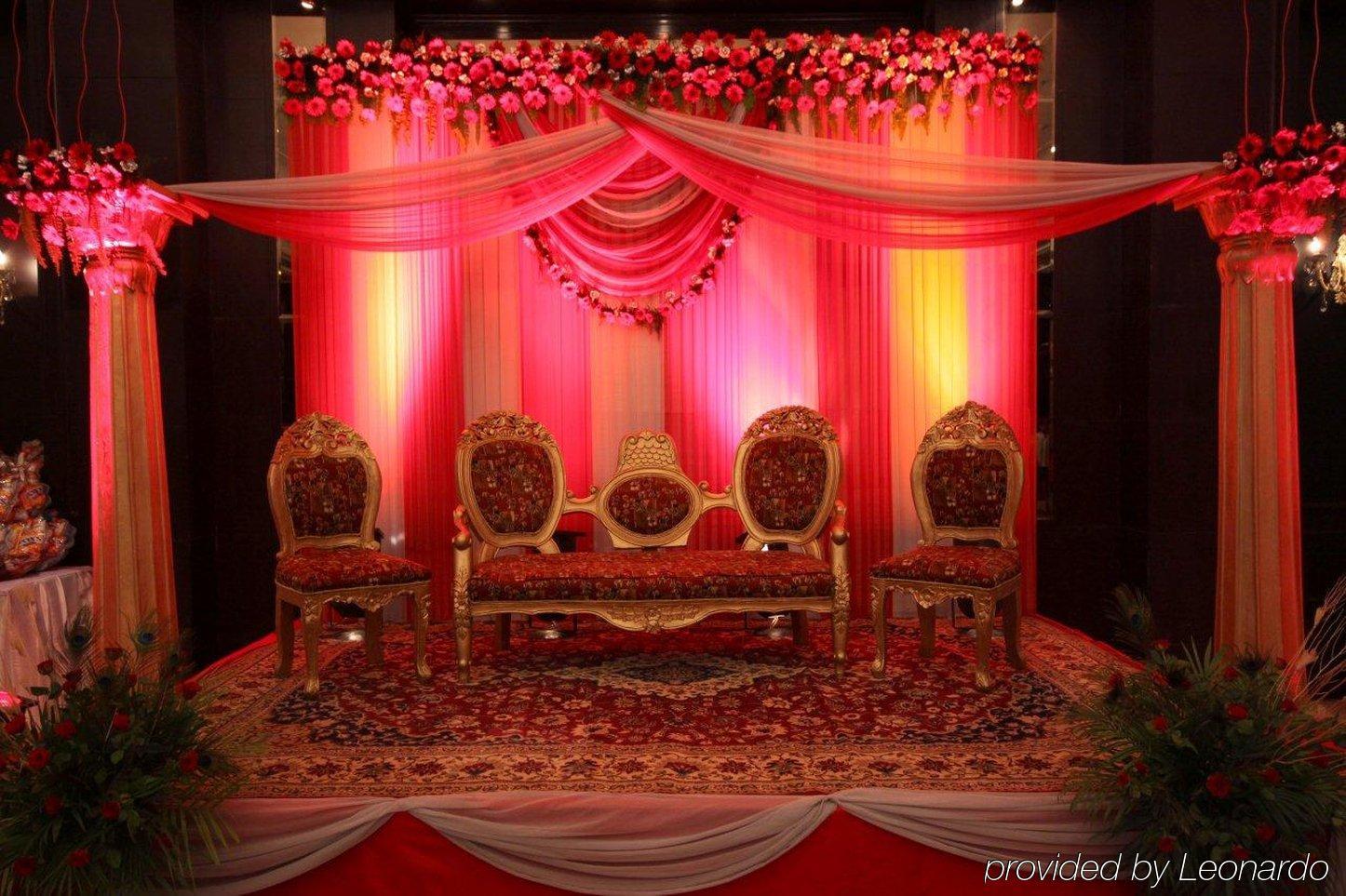 Country & By Radisson, Delhi Satbari Station touristique