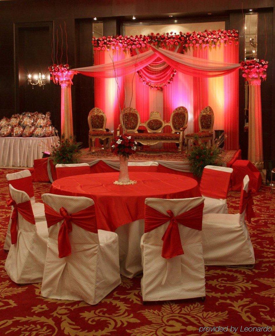 Country & By Radisson, Delhi Satbari Station touristique 4*
