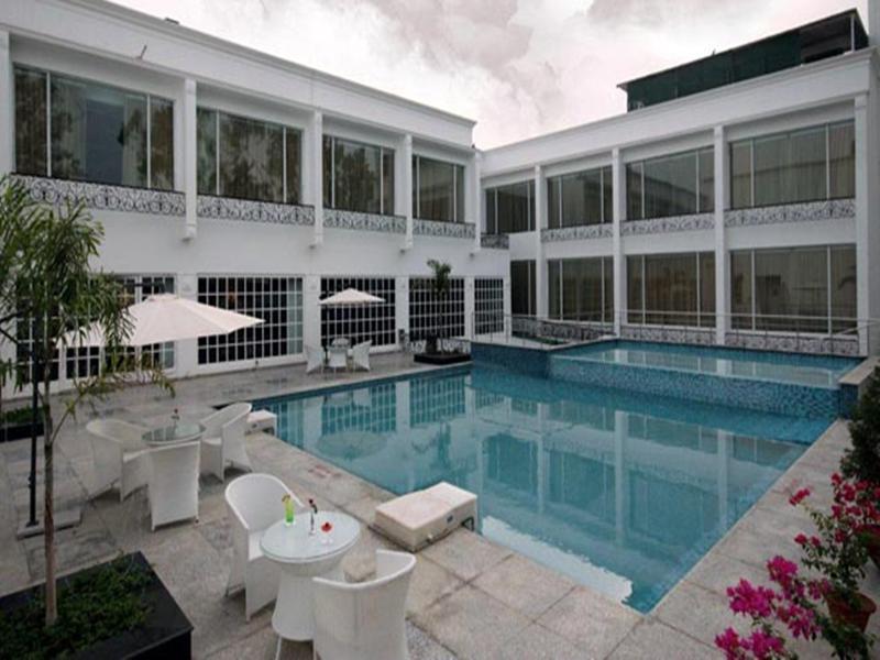 Country & By Radisson, Delhi Satbari Station touristique 4*