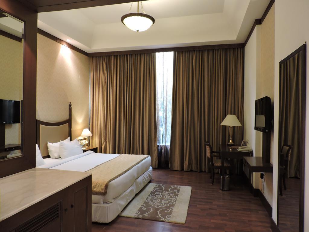 Country & By Radisson, Delhi Satbari Station touristique New Delhi