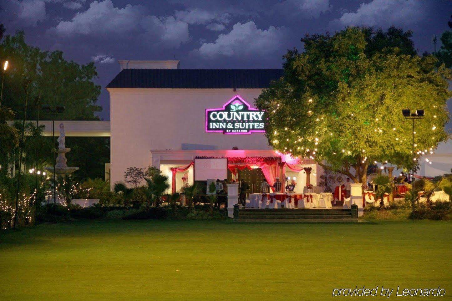 Country & By Radisson, Delhi Satbari Station touristique 4*
