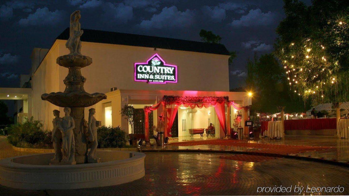 Country & By Radisson, Delhi Satbari Station touristique