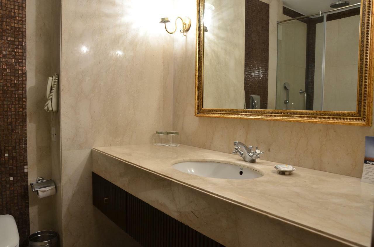 Country & By Radisson, Delhi Satbari Station touristique 4*